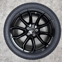 17 inch originele velgen + winterbanden Audi A1 S line 82A071497A zwart