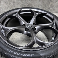 19 inch originele quadrifoglio velgen  + winterbanden Alfa Romeo Giulia QV 156112958 156112959