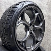 19 inch originele quadrifoglio velgen  + winterbanden Alfa Romeo Giulia QV 156112958 156112959