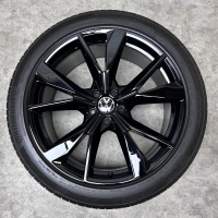 zwarte 20 inch originele Misano velgen + zomerbanden Volkswagen Tiguan 5NA601025AH