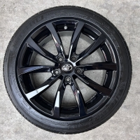 17 inch originele velgen + zomerbanden Toyota Auris