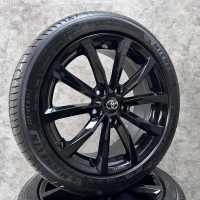 17 inch originele velgen + zomerbanden Toyota Auris