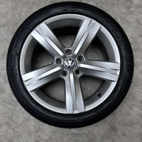 17 inch originele velgen + zomerbanden Volkswagen Golf | Caddy | Passat 3AA601025E