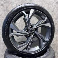 18 inch originele velgen + zomerbanden Audi A3 S3 8Y 8Y0601025H set 3