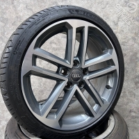 18 inch originele velgen + zomerbanden Audi A3 S3 8V0601025DG