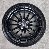 18 inch originele Enkei velgen + zomerbanden Toyota Corolla GR 4261112F30