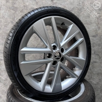 17 inch originele velgen + zomerbanden Skoda Fabia 6V0601025C