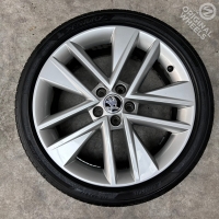 17 inch originele velgen + zomerbanden Skoda Fabia 6V0601025C