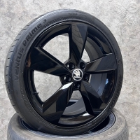 17 inch originele velgen + zomerbanden Skoda Fabia 5JA601025H